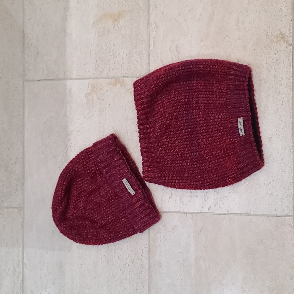 Oakley Hoodie & Neck Protector Set (Maroon) – Gently Used